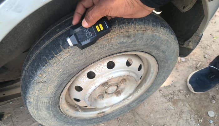 2015 Maruti Wagon R 1.0 VXI, CNG, Manual, 82,782 km, tyre