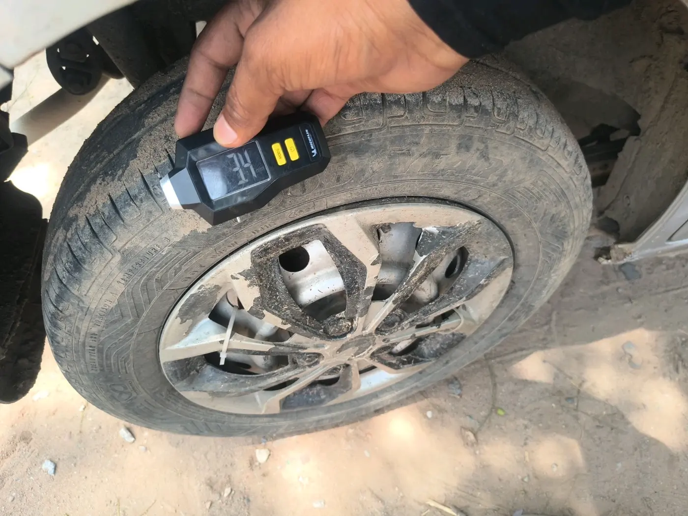 2015 Maruti Wagon R 1.0 VXI, CNG, Manual, 82,782 km, tyre