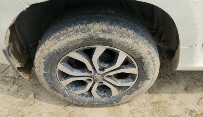 2014 Nissan Terrano XL (D), Diesel, Manual, 1,06,694 km, tyre