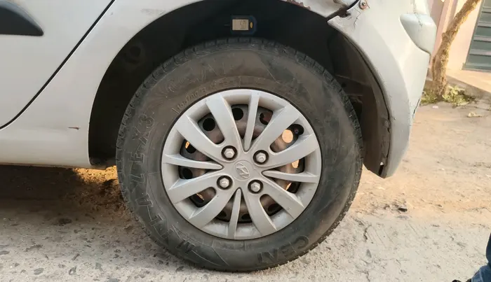 2014 Hyundai i10 SPORTZ 1.2, Petrol, Manual, 59,858 km, tyre