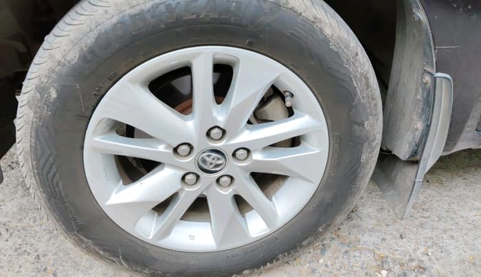 2018 Toyota Innova Crysta 2.4 VX 8 STR, Diesel, Manual, 71,841 km, tyre