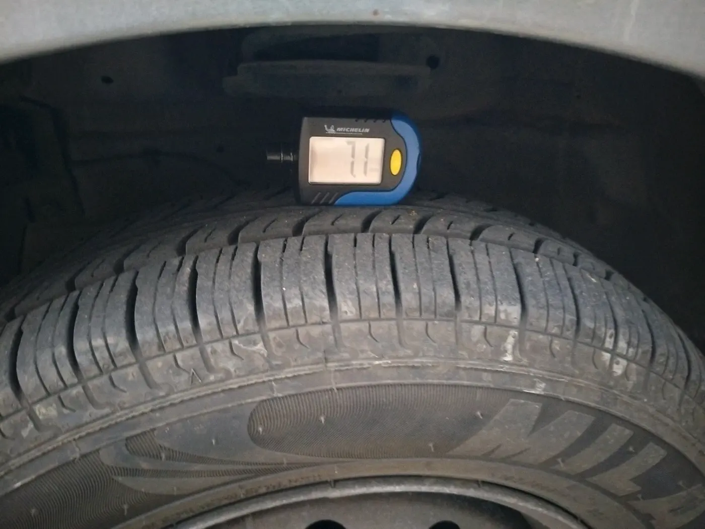 2015 Maruti Swift VDI, Diesel, Manual, 1,39,000 km, tyre