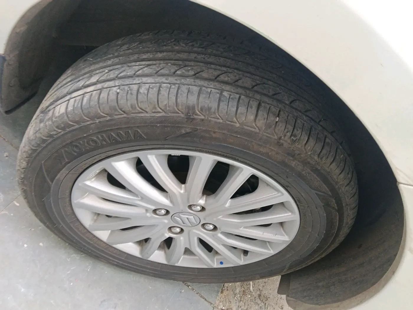 2022 Maruti Dzire ZXI CNG, CNG, Manual, 1,25,776 km, tyre