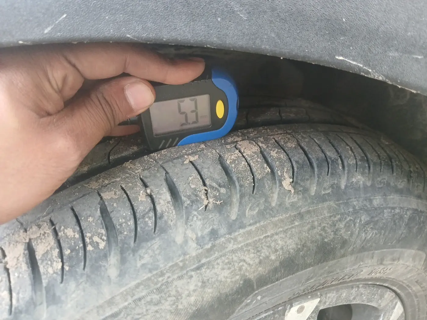 2022 Mahindra XUV700 AX 7 P AT 7 STR, Petrol, Automatic, 21,772 km, tyre