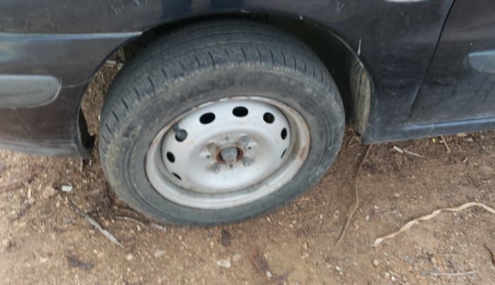 2004 Tata Indigo GLX, Petrol, Manual, 55,400 km, tyre