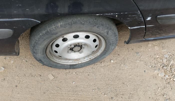 2004 Tata Indigo GLX, Petrol, Manual, 55,400 km, tyre