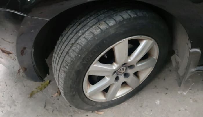 2011 Volkswagen Polo COMFORTLINE 1.2L PETROL, Petrol, Manual, 1,26,912 km, tyre