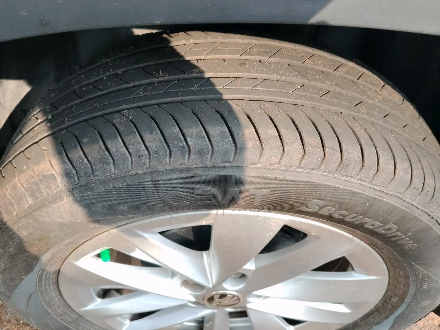 2025 Skoda Kylaq Signature AT, Petrol, Automatic, 7,051 km, tyre
