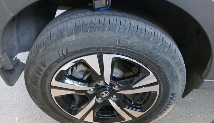 2023 Tata NEXON EV XZ PLUS LUX, Electric, Automatic, 33,970 km, tyre