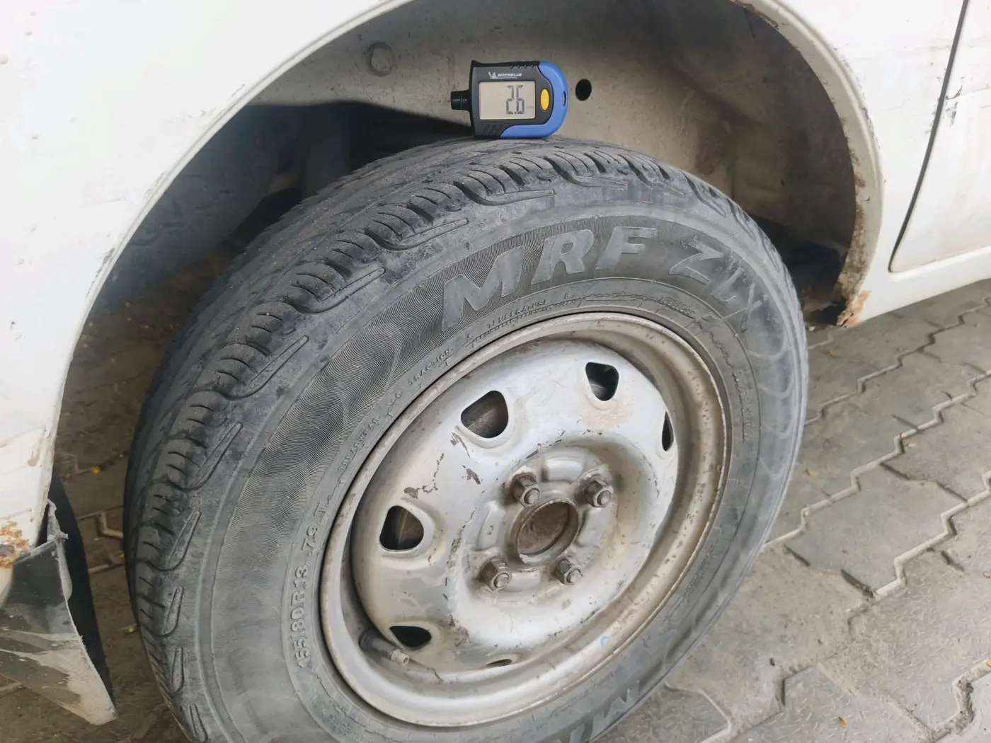 2018 Maruti Eeco 5 STR WITH A/C+HTR, CNG, Manual, 1,05,089 km, tyre