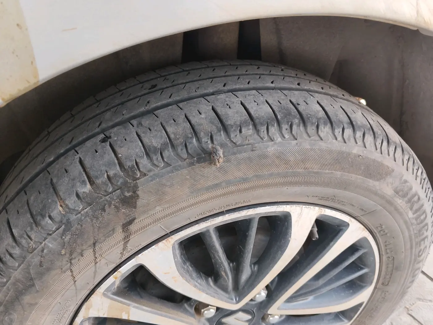 2024 Maruti Ertiga ZXI (O) CNG, CNG, Manual, 43,167 km, tyre