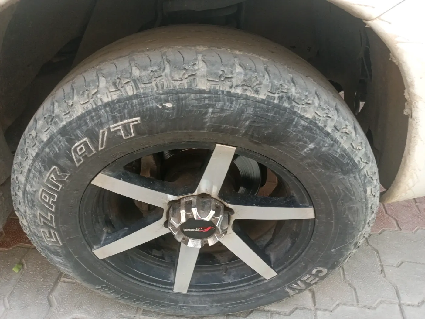 2013 Toyota Fortuner 3.0 4X2 AT, Diesel, Automatic, 1,83,244 km, tyre