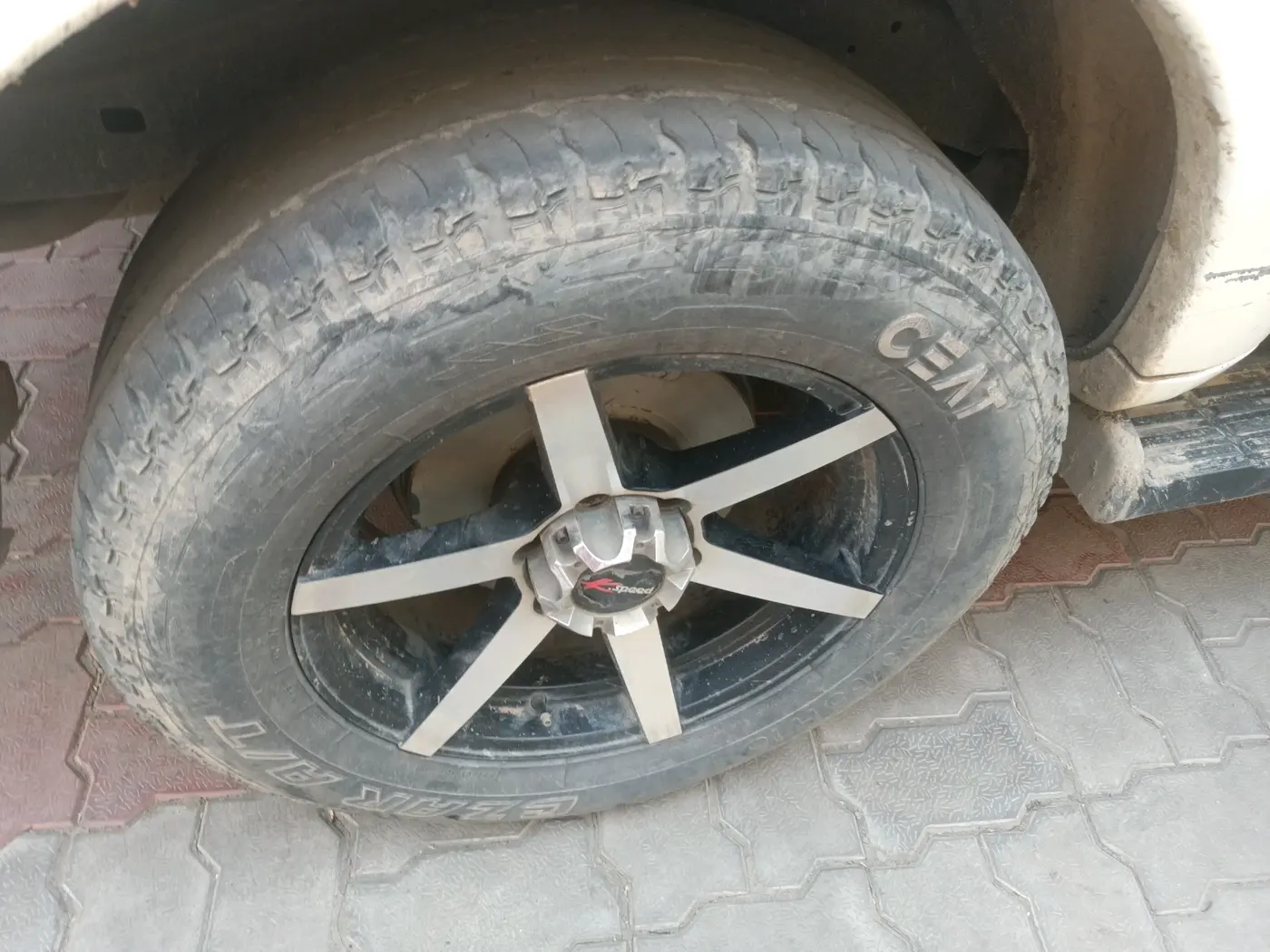 2013 Toyota Fortuner 3.0 4X2 AT, Diesel, Automatic, 1,83,244 km, tyre