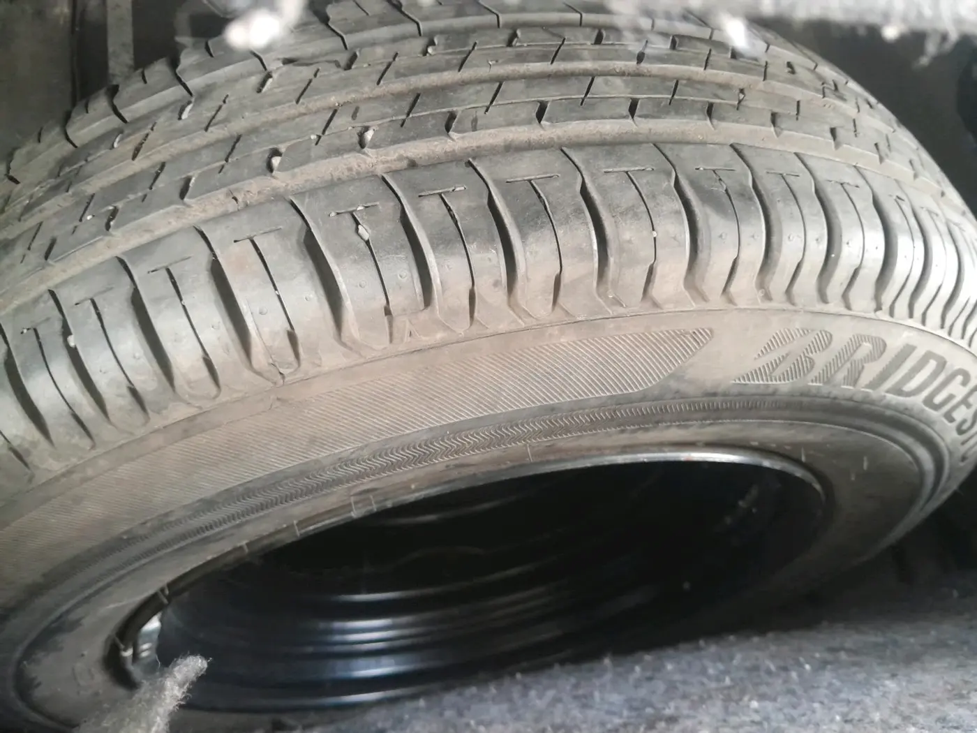 2021 Maruti Swift VXI, CNG, Manual, 90,357 km, tyre