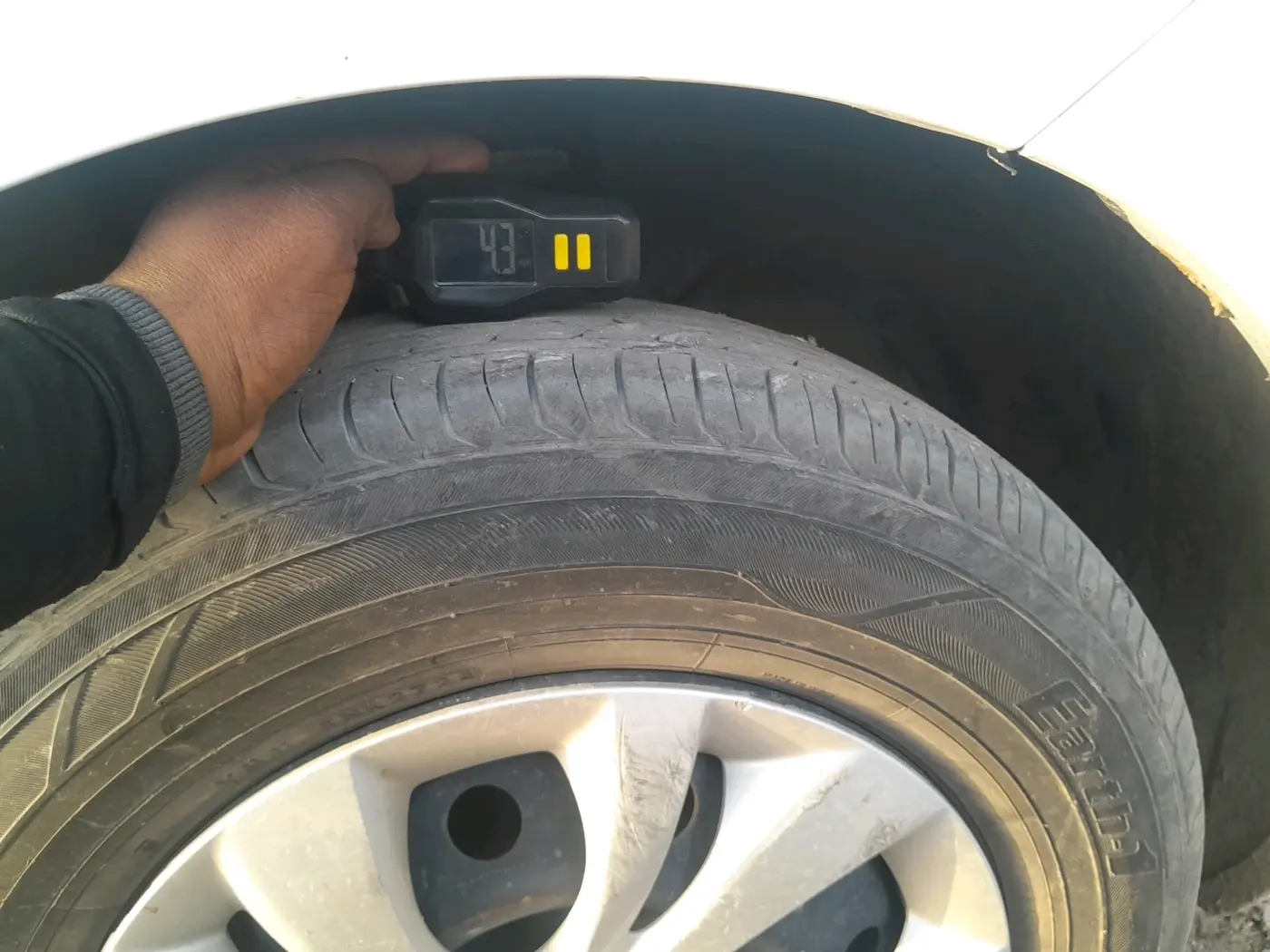 2021 Maruti Swift VXI, CNG, Manual, 90,357 km, tyre
