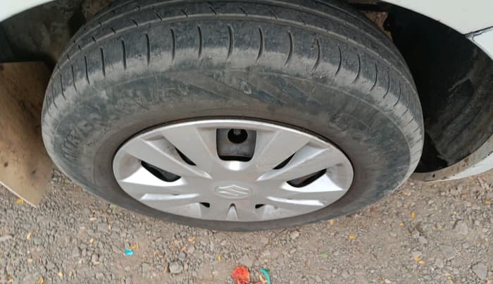 2015 Maruti Swift VDI, Diesel, Manual, 86,477 km, tyre