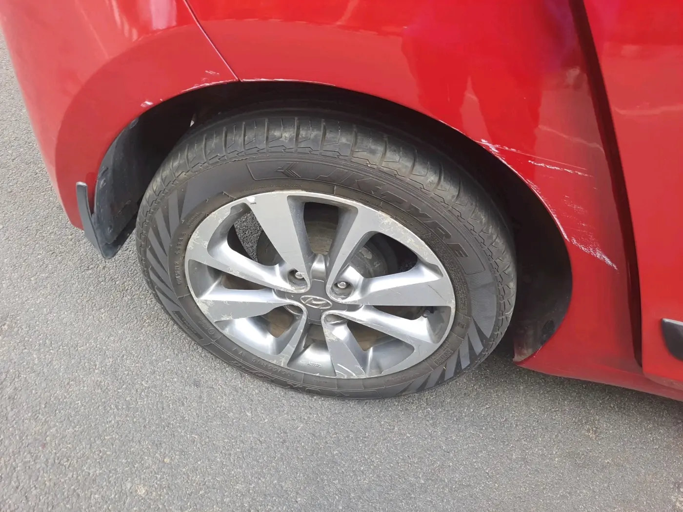 2015 Hyundai Elite i20 ASTA 1.2, Petrol, Manual, 1,02,033 km, tyre