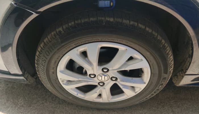 2025 Maruti Swift ZXi CNG, CNG, Manual, 7,199 km, tyre