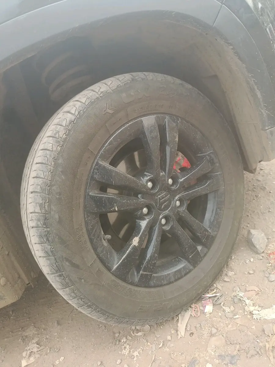 2016 Maruti Vitara Brezza VDI, Diesel, Manual, 50,363 km, tyre
