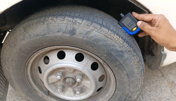 2013 Hyundai Eon ERA +, Petrol, Manual, 47,628 km, tyre