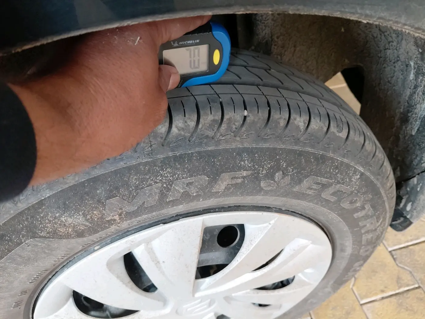 2025 Maruti Swift VXi, Petrol, Manual, 2,875 km, tyre