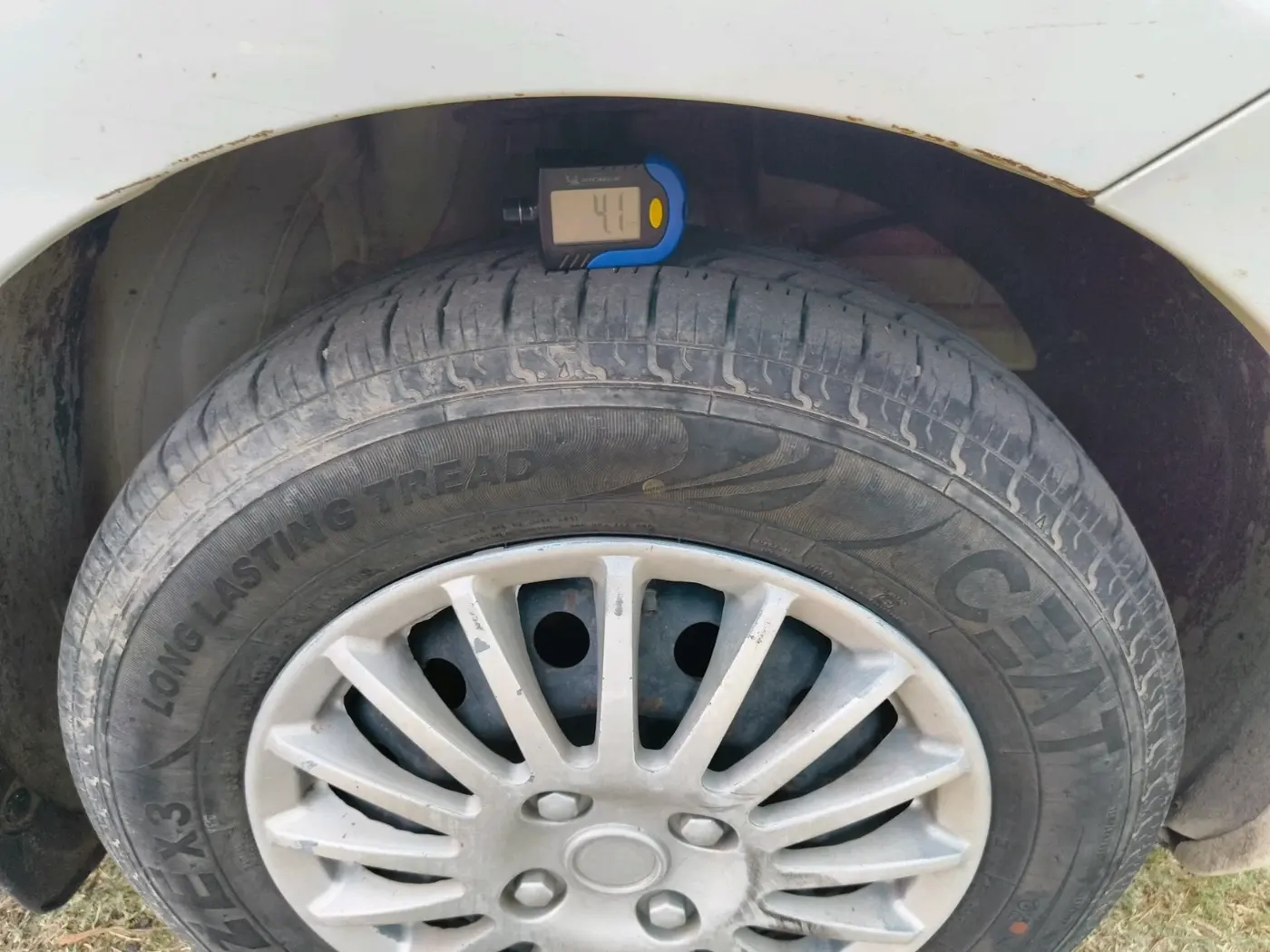 2021 Maruti Swift VXI, Petrol, Manual, 84,700 km, tyre