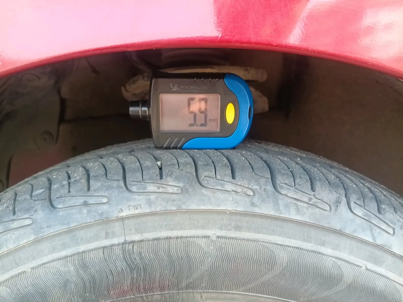 2011 Hyundai Eon D-LITE, Petrol, Manual, 22,247 km, tyre