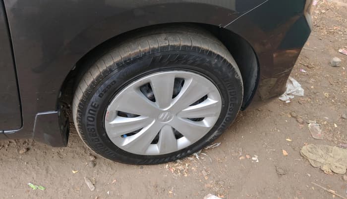 2017 Maruti Ertiga VXI CNG, CNG, Manual, 1,06,562 km, tyre