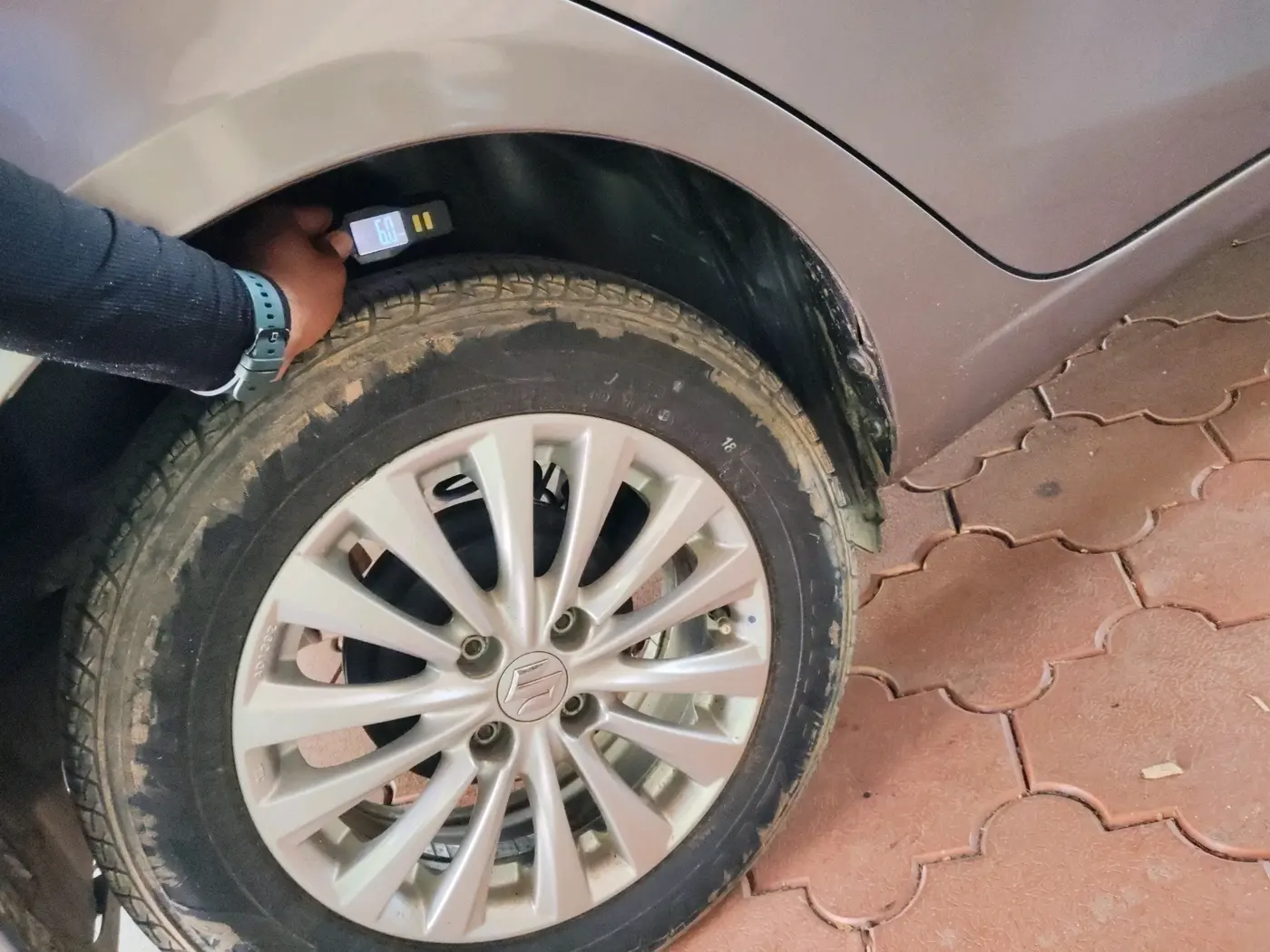 2016 Maruti Ciaz VXI+, Petrol, Manual, 61,319 km, tyre