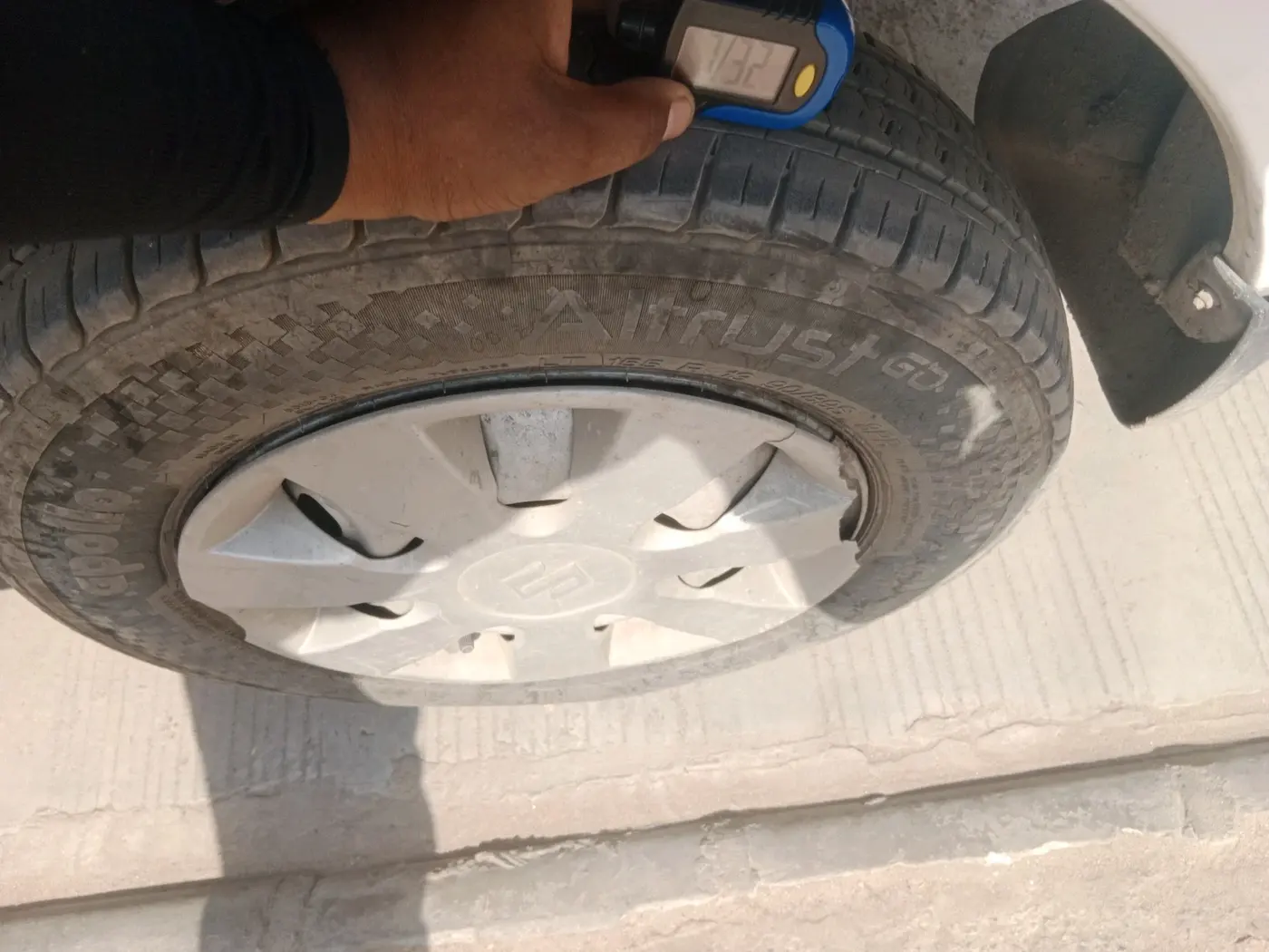 2021 Maruti Eeco 5 STR WITH A/C+HTR, CNG, Manual, 59,744 km, tyre