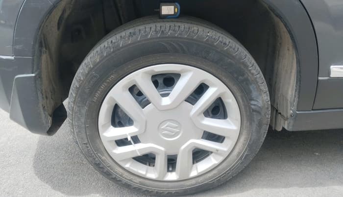 2021 Maruti Vitara Brezza VXI, Petrol, Manual, 41,413 km, tyre
