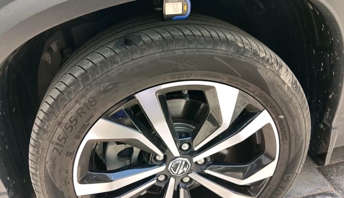 2025 MG HECTOR PLUS SAVVY PRO 1.5 TURBO CVT 6 STR, Petrol, Automatic, 5,302 km, tyre