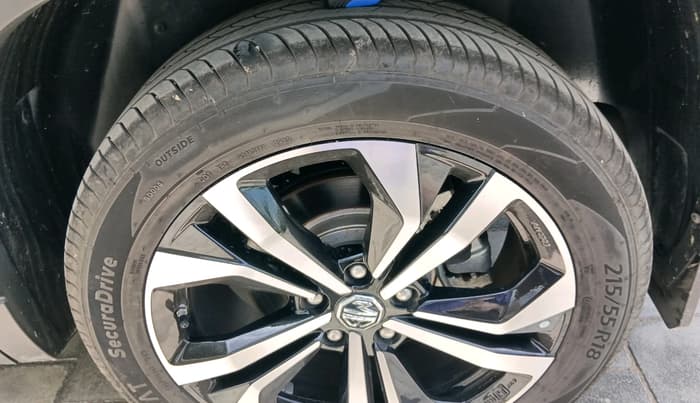 2025 MG HECTOR PLUS SAVVY PRO 1.5 TURBO CVT 6 STR, Petrol, Automatic, 5,302 km, tyre
