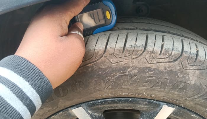2018 Mahindra KUV 100 NXT K8 P 6 STR, Petrol, Manual, 31,309 km, tyre