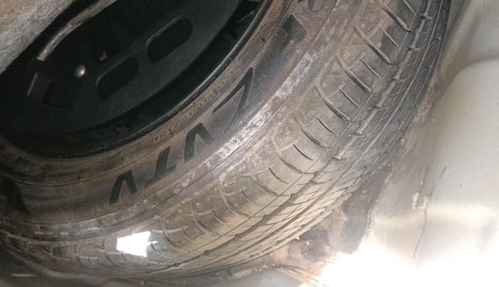 2018 Mahindra KUV 100 NXT K8 P 6 STR, Petrol, Manual, 31,309 km, tyre
