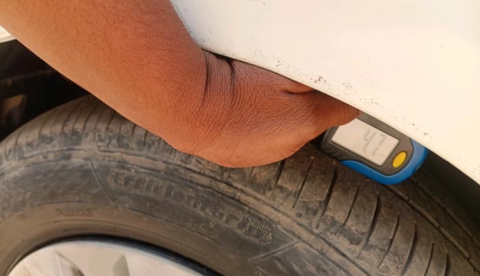 2014 Maruti Ertiga VXI CNG, CNG, Manual, 3,68,594 km, tyre