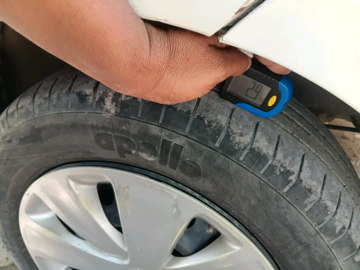 2014 Maruti Ertiga VXI CNG, CNG, Manual, 3,68,594 km, tyre