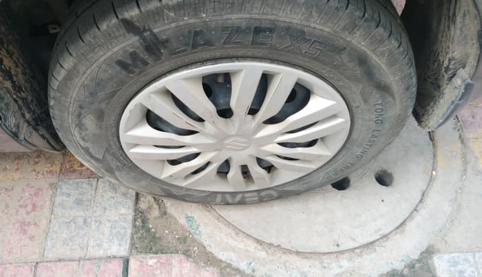2022 Maruti Dzire VXI CNG, CNG, Manual, 1,31,971 km, tyre