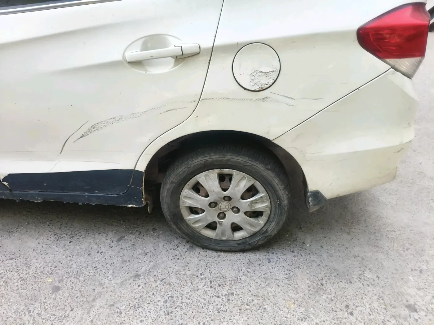 2015 Honda Amaze 1.2L I-VTEC S, CNG, Manual, 75,303 km, tyre