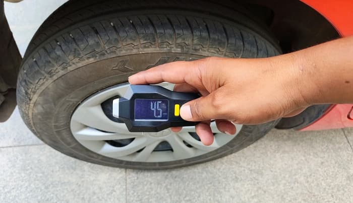 2022 Maruti Swift VXI AMT, Petrol, Automatic, 22,164 km, tyre