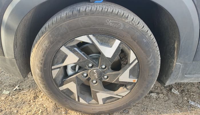 2025 KIA SONET HTK PLUS 1.2 PETROL MT, Petrol, Manual, 3,552 km, tyre