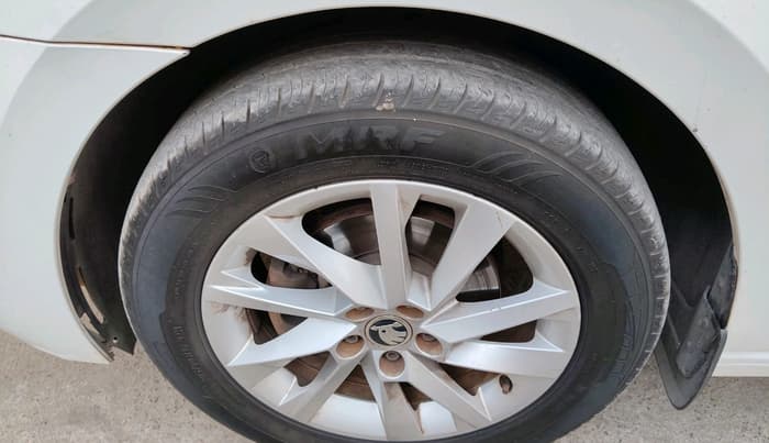 2022 Skoda SLAVIA AMBITION 1.0L TSI MT, Petrol, Manual, 87,502 km, tyre