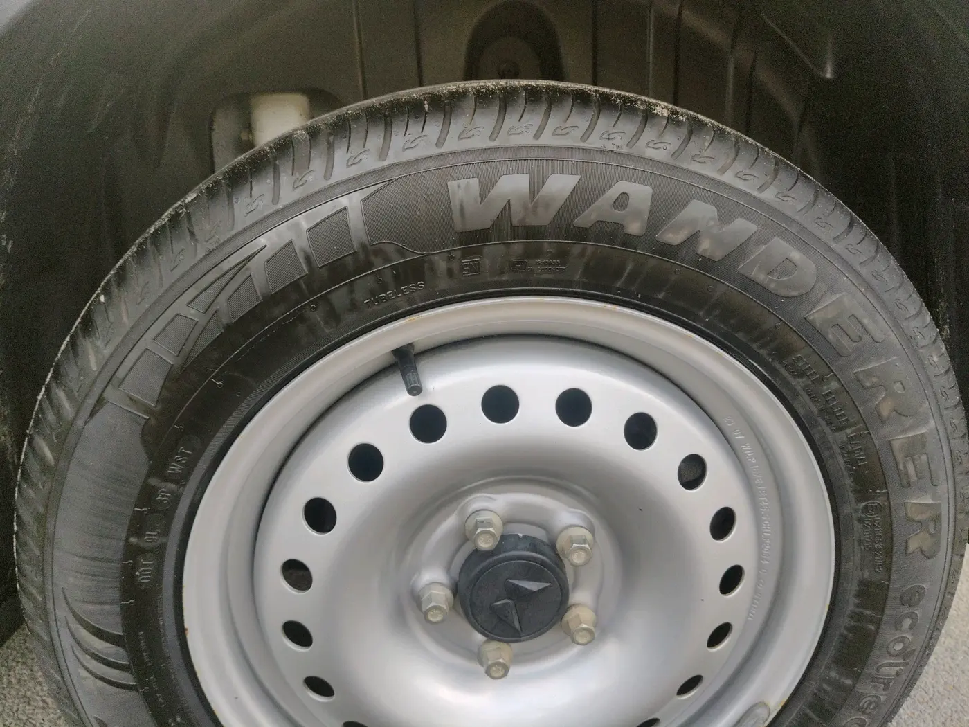2023 Mahindra XUV300 W4 1.2 PETROL, Petrol, Manual, 13,567 km, tyre