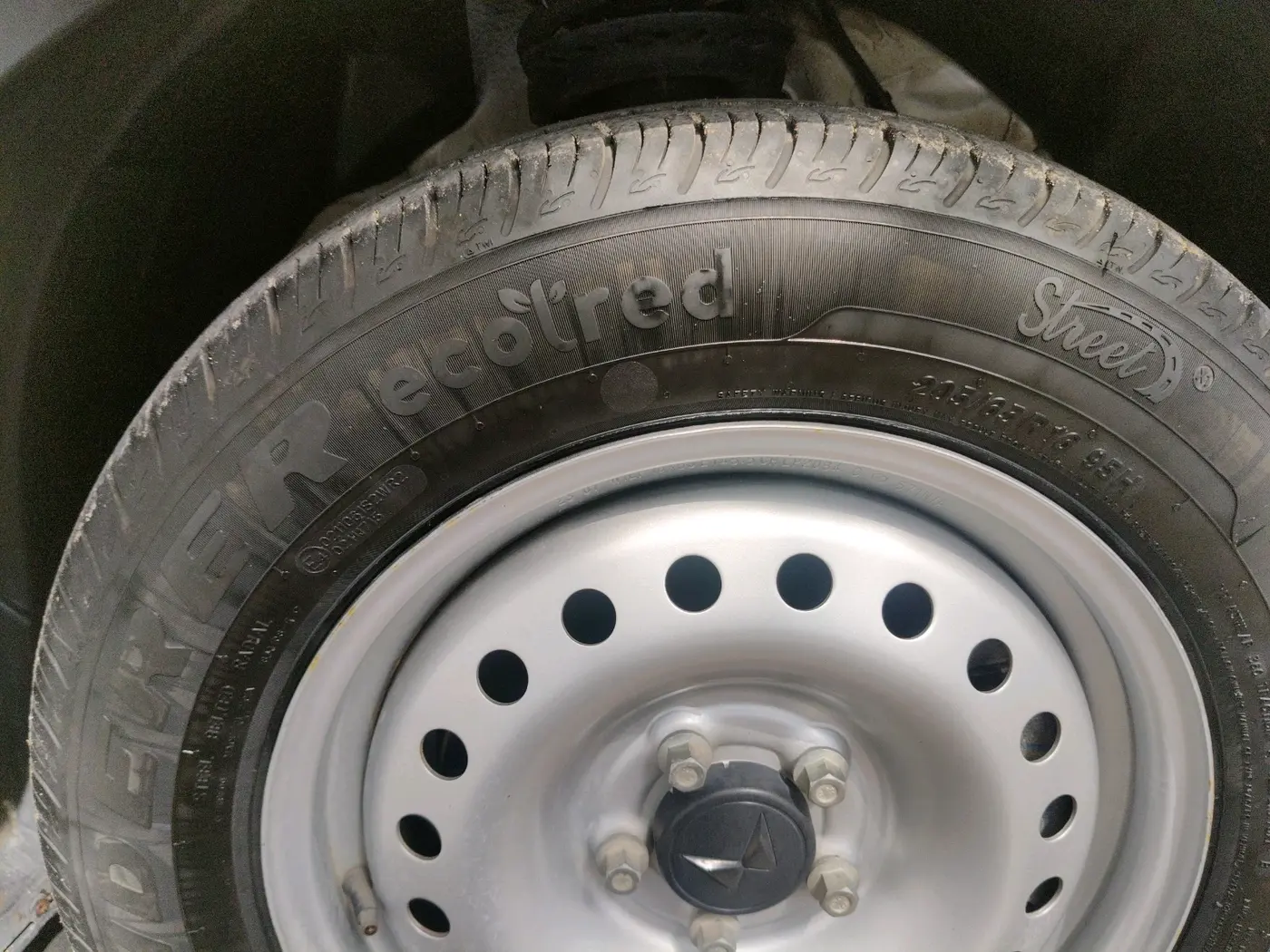 2023 Mahindra XUV300 W4 1.2 PETROL, Petrol, Manual, 13,567 km, tyre