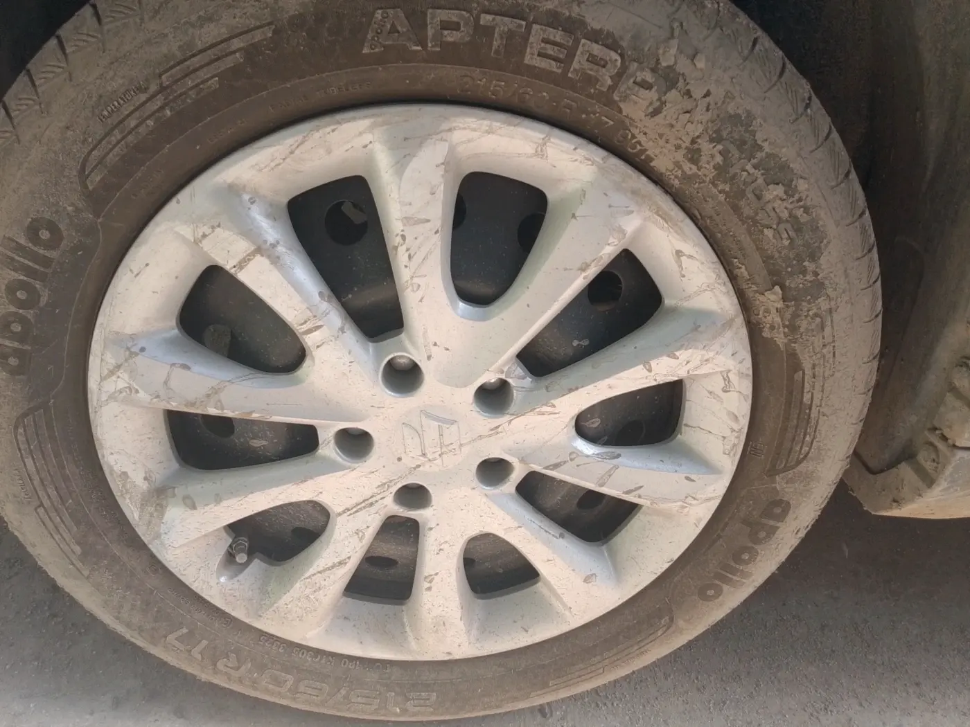 2025 Maruti Grand Vitara DELTA SMART HYBRID, Petrol, Manual, 18,474 km, tyre