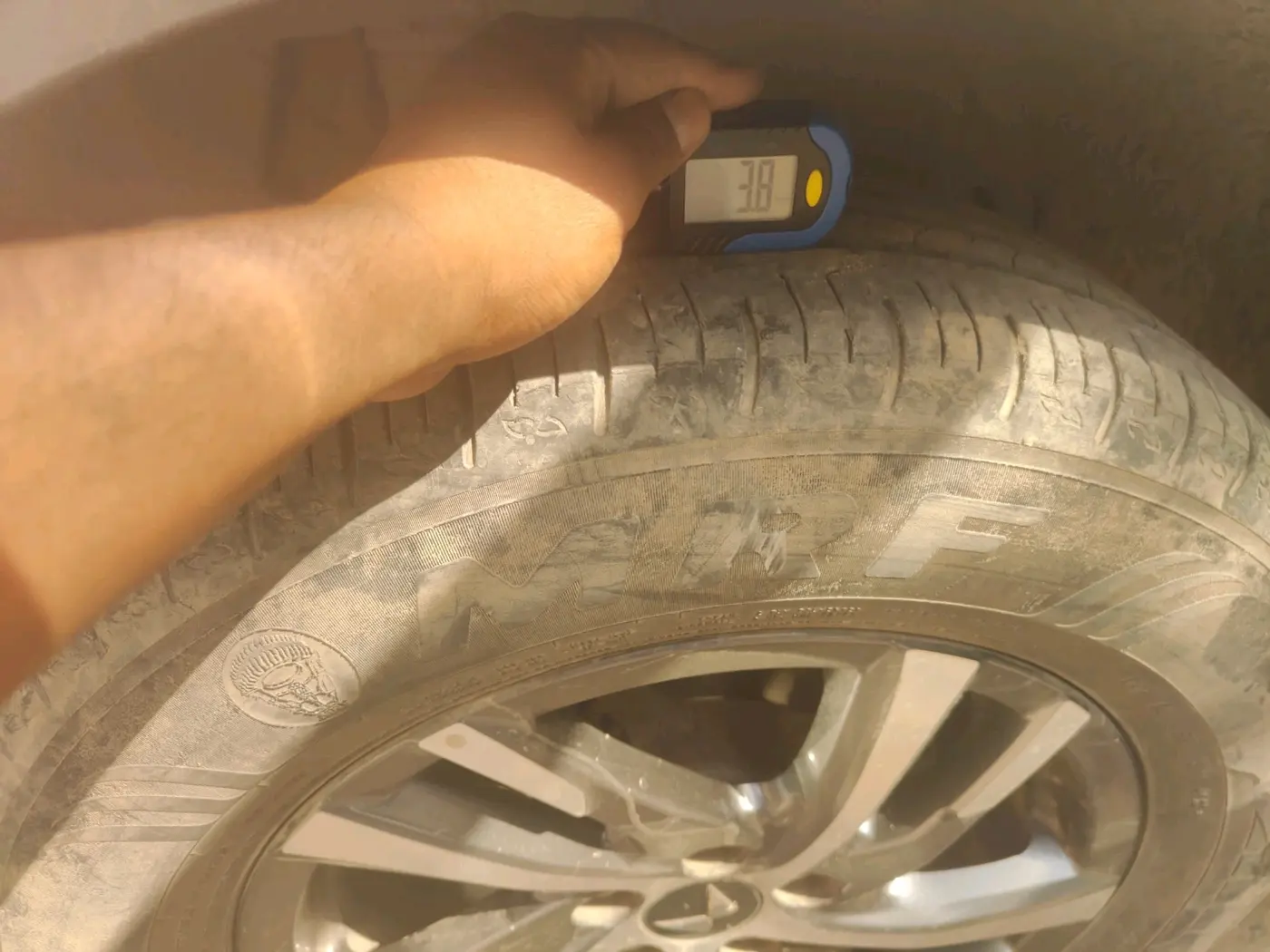 2022 Mahindra XUV700 AX 5 D AT 5 STR, Diesel, Automatic, 60,579 km, tyre