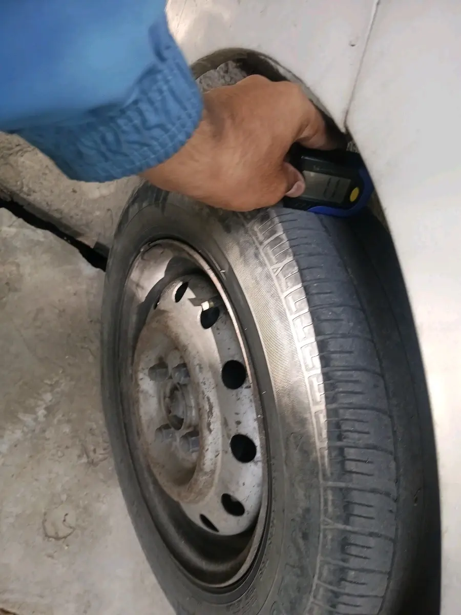 2016 Maruti Wagon R 1.0 LXI CNG, CNG, Manual, 1,22,343 km, tyre