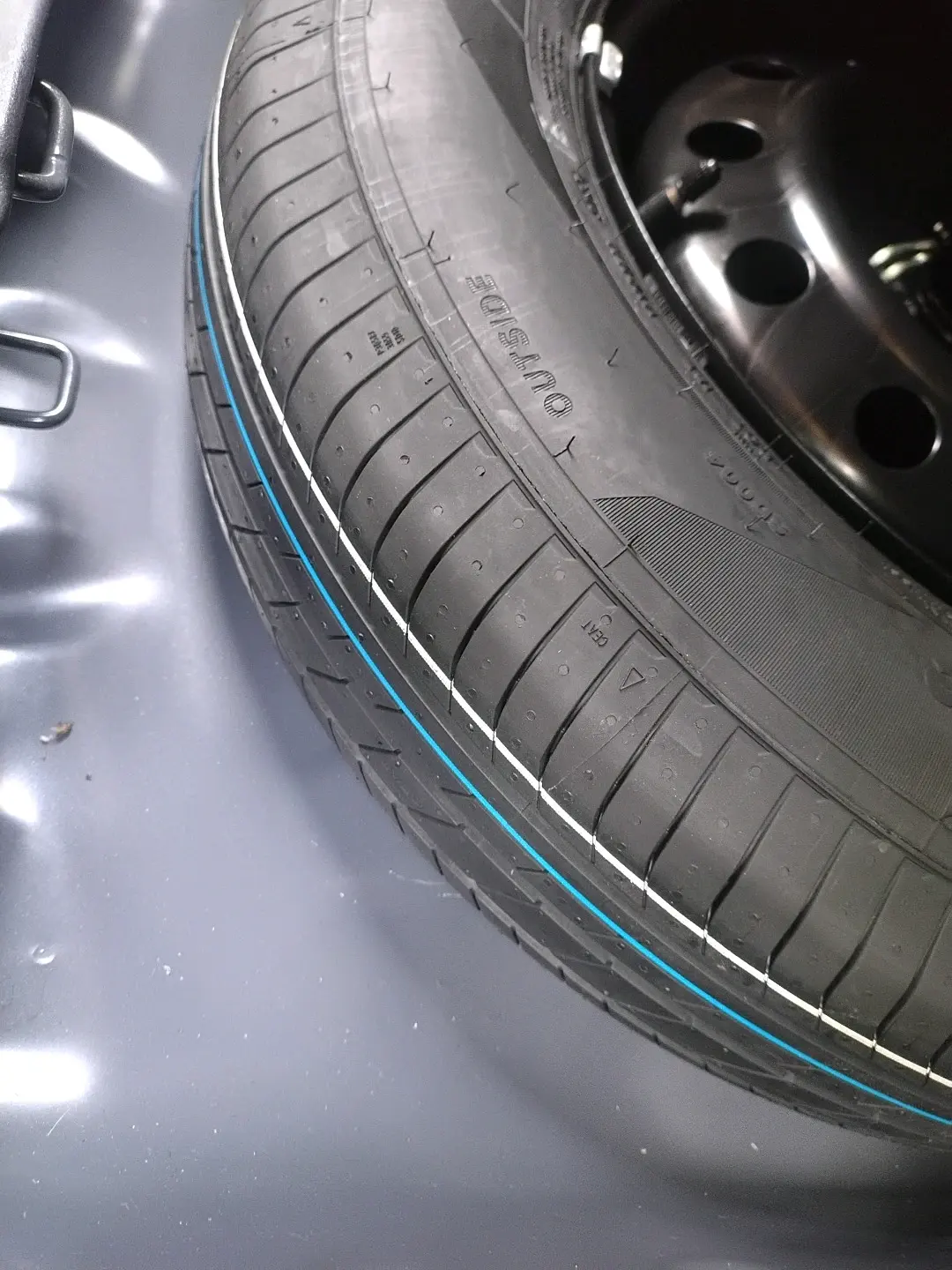 2025 Maruti Dzire VXi CNG, CNG, Manual, 10,363 km, tyre