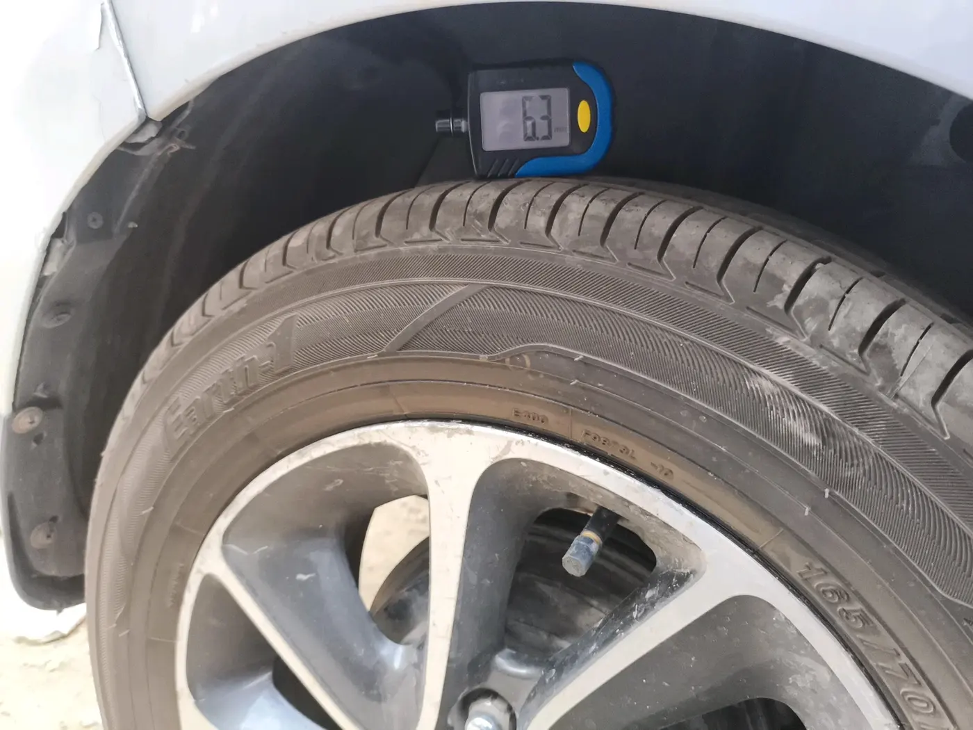 2017 Hyundai Grand i10 SPORTZ (O) AT 1.2 KAPPA VTVT, CNG, Automatic, 74,375 km, tyre