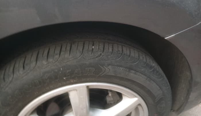 2013 Volkswagen Vento HIGHLINE 1.6 MPI, Petrol, Manual, 88,453 km, tyre
